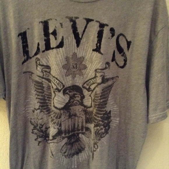 - Levis Tee - Picture 2 of 3